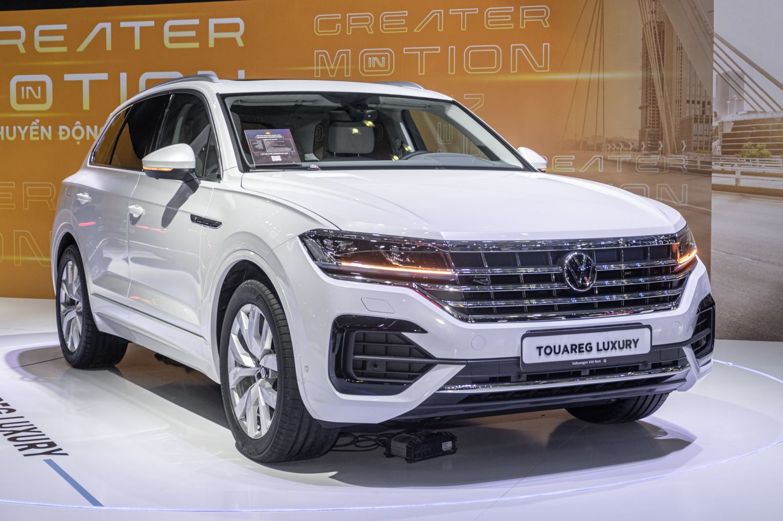 Volkswagen Touareg trở lại Việt Nam: Giá từ 3 tỷ, tham vọng so kè Audi Q7 và Lexus RX - Ảnh 1. Volkswagen Touareg trở lại Việt Nam: Giá từ 3 tỷ, tham vọng so kè Audi Q7 và Lexus RX - Ảnh 1.