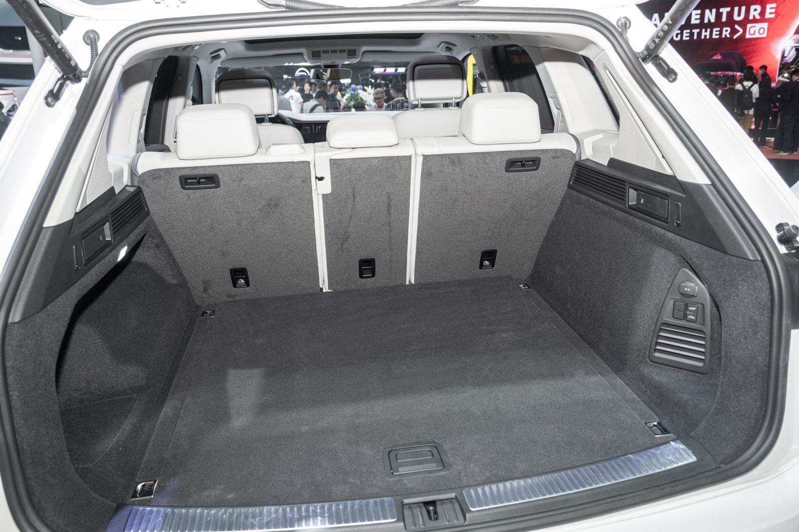 Volkswagen Touareg trở lại Việt Nam: Giá từ 3 tỷ, tham vọng so kè Audi Q7 và Lexus RX - Ảnh 16. Volkswagen Touareg trở lại Việt Nam: Giá từ 3 tỷ, tham vọng so kè Audi Q7 và Lexus RX - Ảnh 16.
