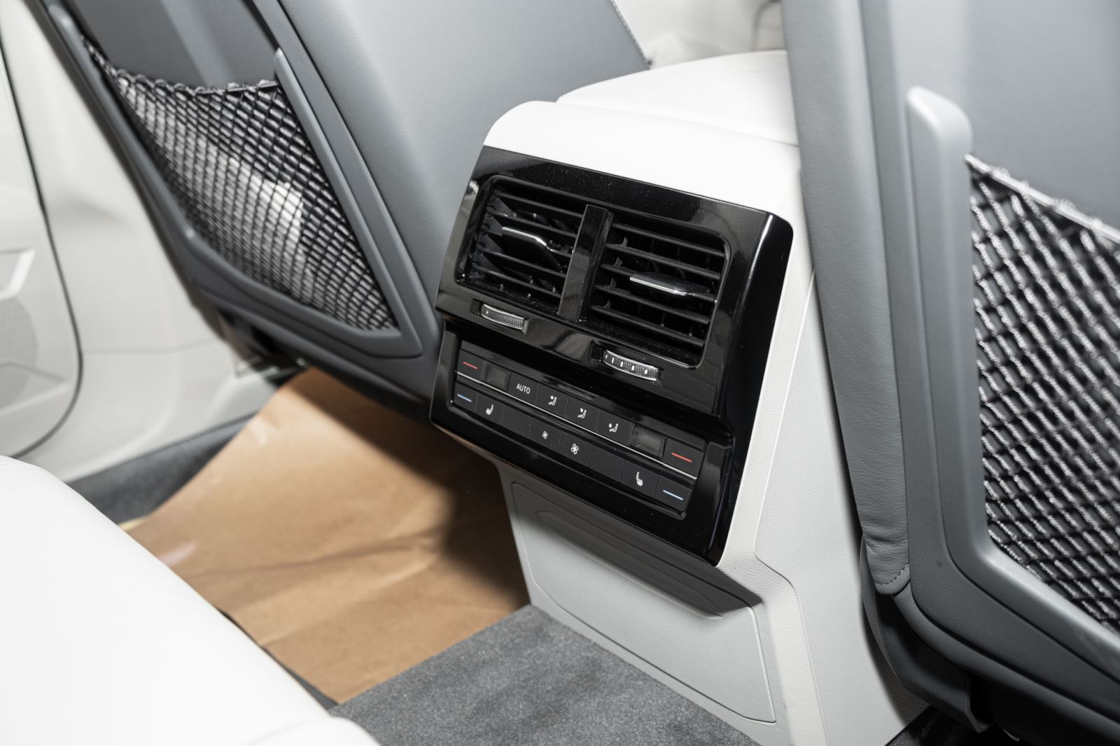 Volkswagen Touareg trở lại Việt Nam: Giá từ 3 tỷ, tham vọng so kè Audi Q7 và Lexus RX - Ảnh 15. Volkswagen Touareg trở lại Việt Nam: Giá từ 3 tỷ, tham vọng so kè Audi Q7 và Lexus RX - Ảnh 15.