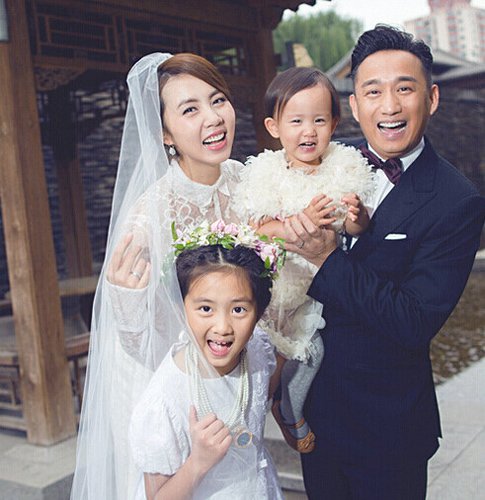Cặp đôi nổi tiếng châu Á có 2 phương pháp nuôi dạy con đáng khen - Ảnh 1.