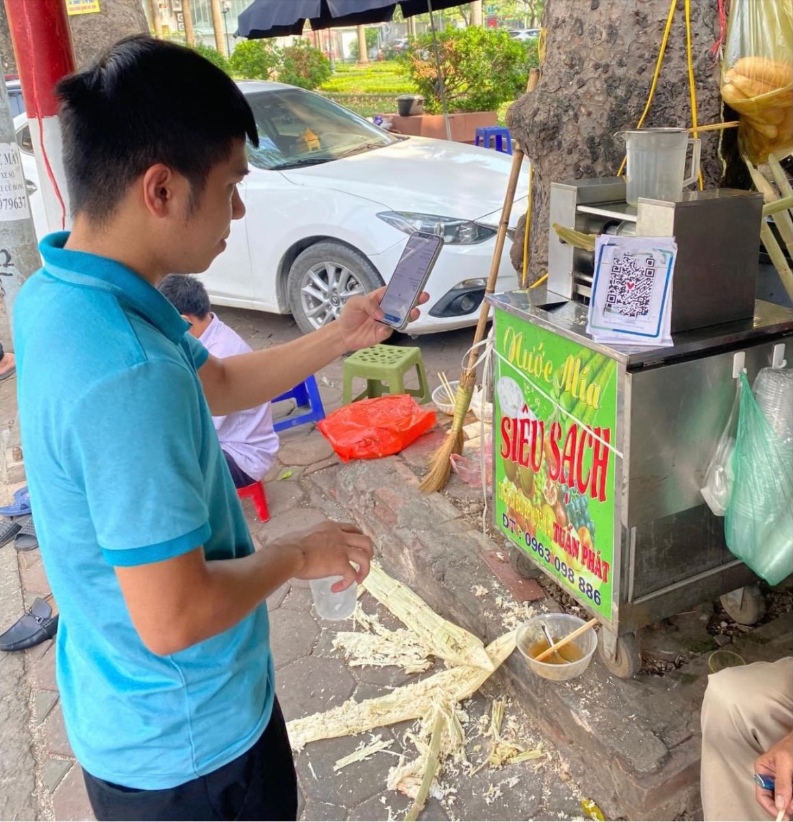Trà đá vỉa hè thời 4.0: Ông bà chủ ‘nâng cấp’ cả mã QR để khách thanh toán - Ảnh 5.