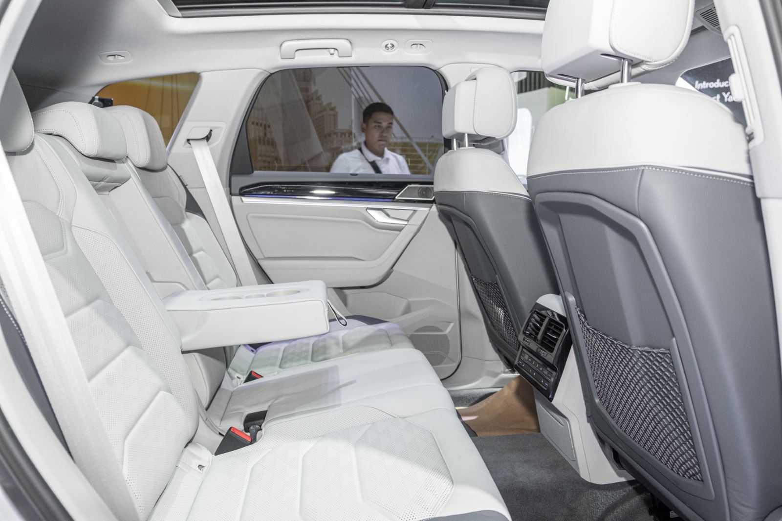 Volkswagen Touareg trở lại Việt Nam: Giá từ 3 tỷ, tham vọng so kè Audi Q7 và Lexus RX - Ảnh 14. Volkswagen Touareg trở lại Việt Nam: Giá từ 3 tỷ, tham vọng so kè Audi Q7 và Lexus RX - Ảnh 14.