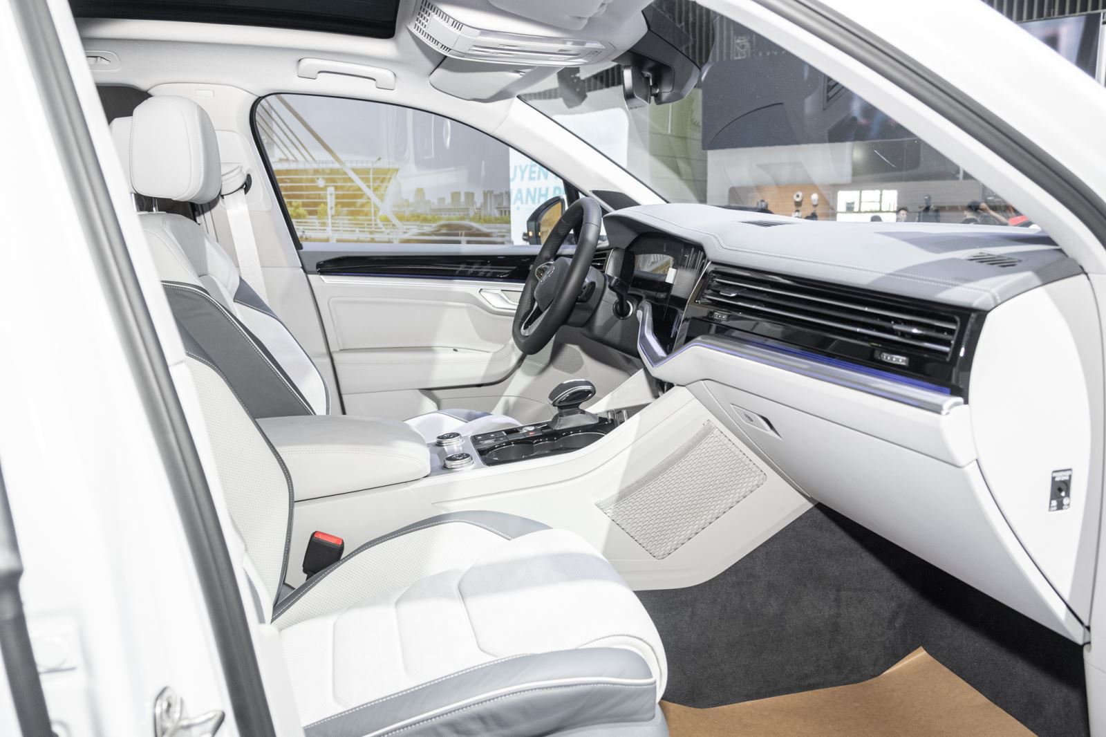 Volkswagen Touareg trở lại Việt Nam: Giá từ 3 tỷ, tham vọng so kè Audi Q7 và Lexus RX - Ảnh 12. Volkswagen Touareg trở lại Việt Nam: Giá từ 3 tỷ, tham vọng so kè Audi Q7 và Lexus RX - Ảnh 12.