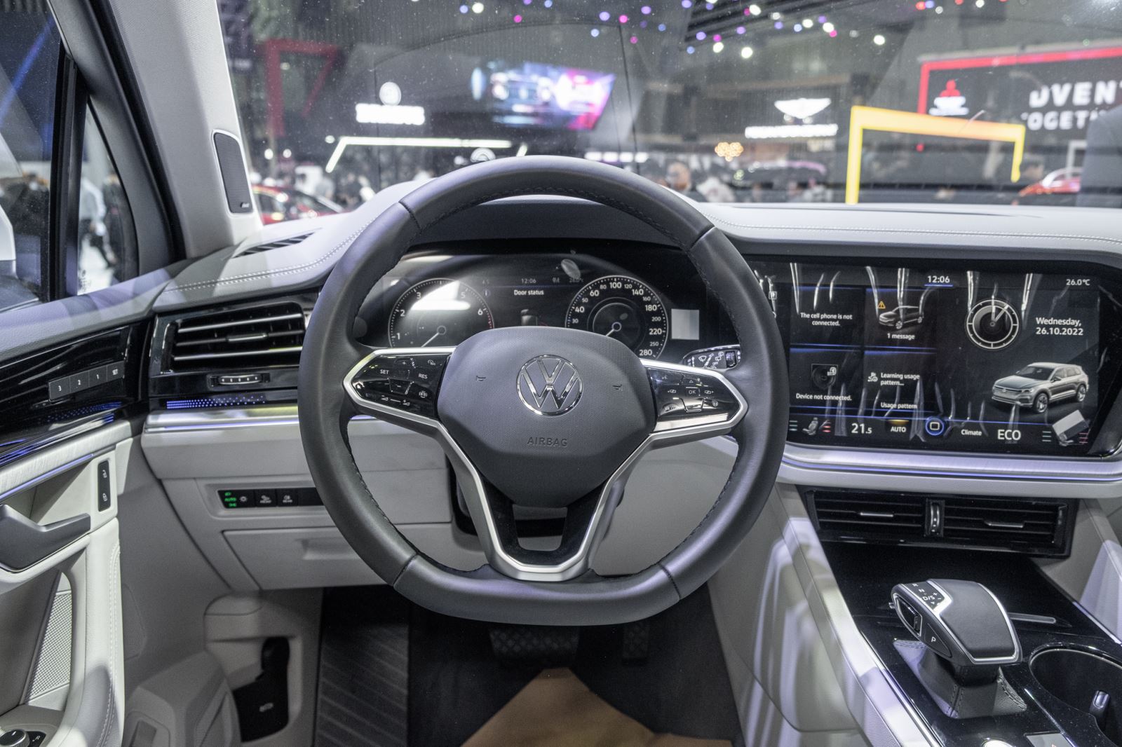 Volkswagen Touareg trở lại Việt Nam: Giá từ 3 tỷ, tham vọng so kè Audi Q7 và Lexus RX - Ảnh 11. Volkswagen Touareg trở lại Việt Nam: Giá từ 3 tỷ, tham vọng so kè Audi Q7 và Lexus RX - Ảnh 11.