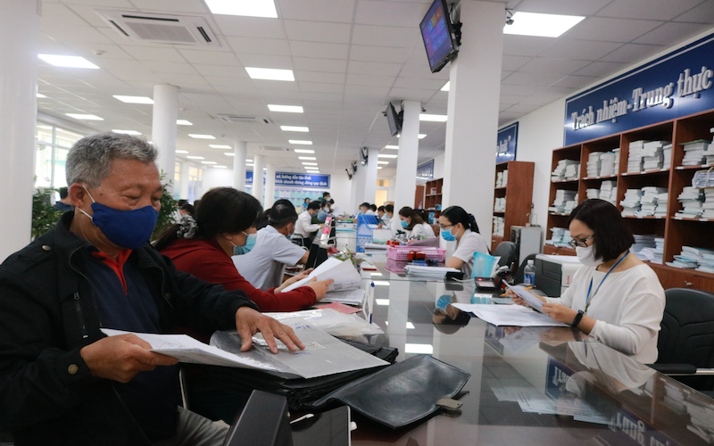 Tăng lương - có thành “đập” ngăn “sóng” công chức nghỉ việc? - Ảnh 1. Tăng lương - có thành “đập” ngăn “sóng” công chức nghỉ việc? - Ảnh 1.