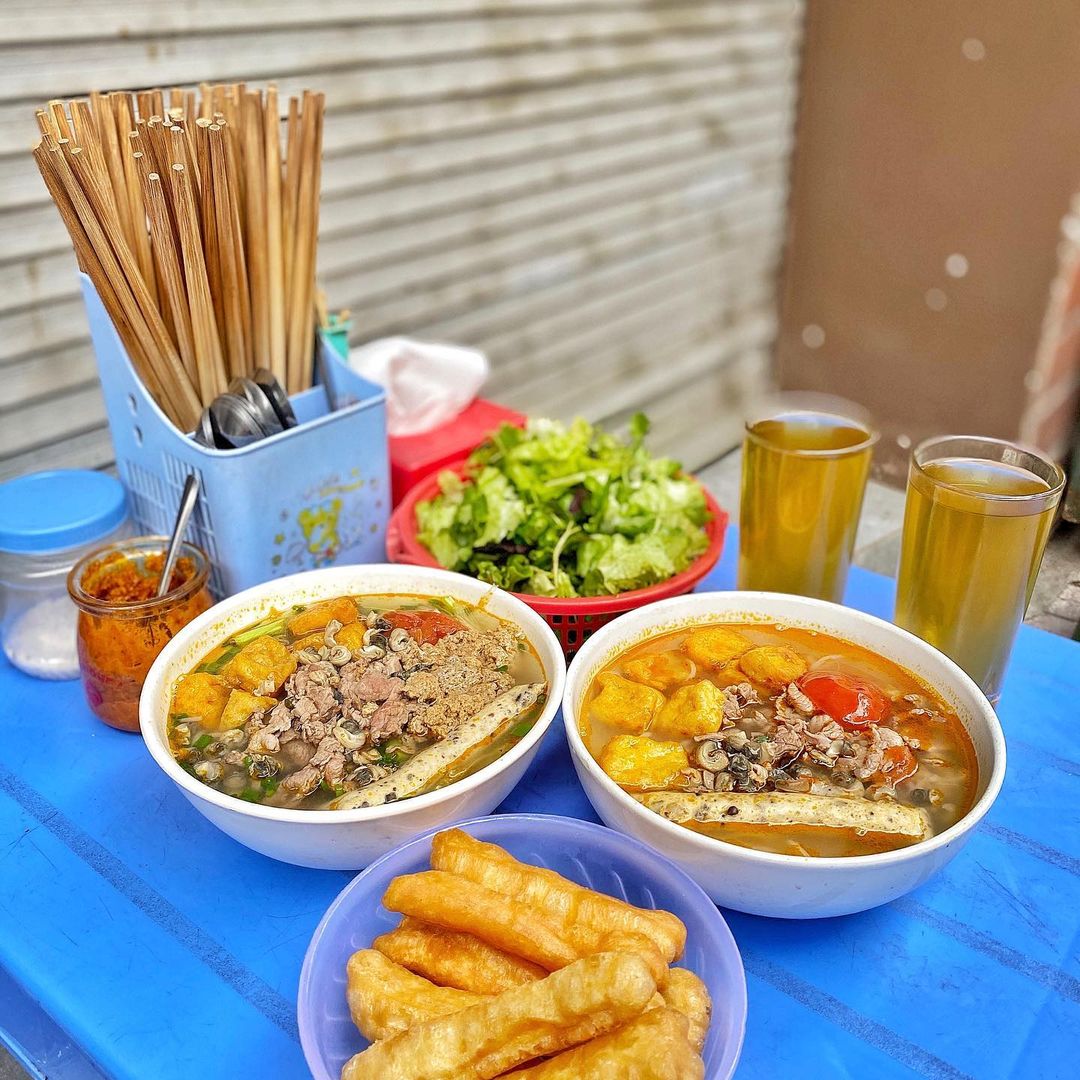 Những hàng bún riêu lâu đời, ngon nổi tiếng ở Hà Nội - Ảnh 9. Những hàng bún riêu lâu đời, ngon nổi tiếng ở Hà Nội - Ảnh 9.