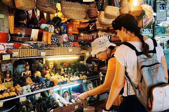 Điểm danh những khu chợ nổi tiếng khắp Việt Nam, nơi nào cũng đông đúc khách du lịch nước ngoài ghé thăm - Ảnh 19.