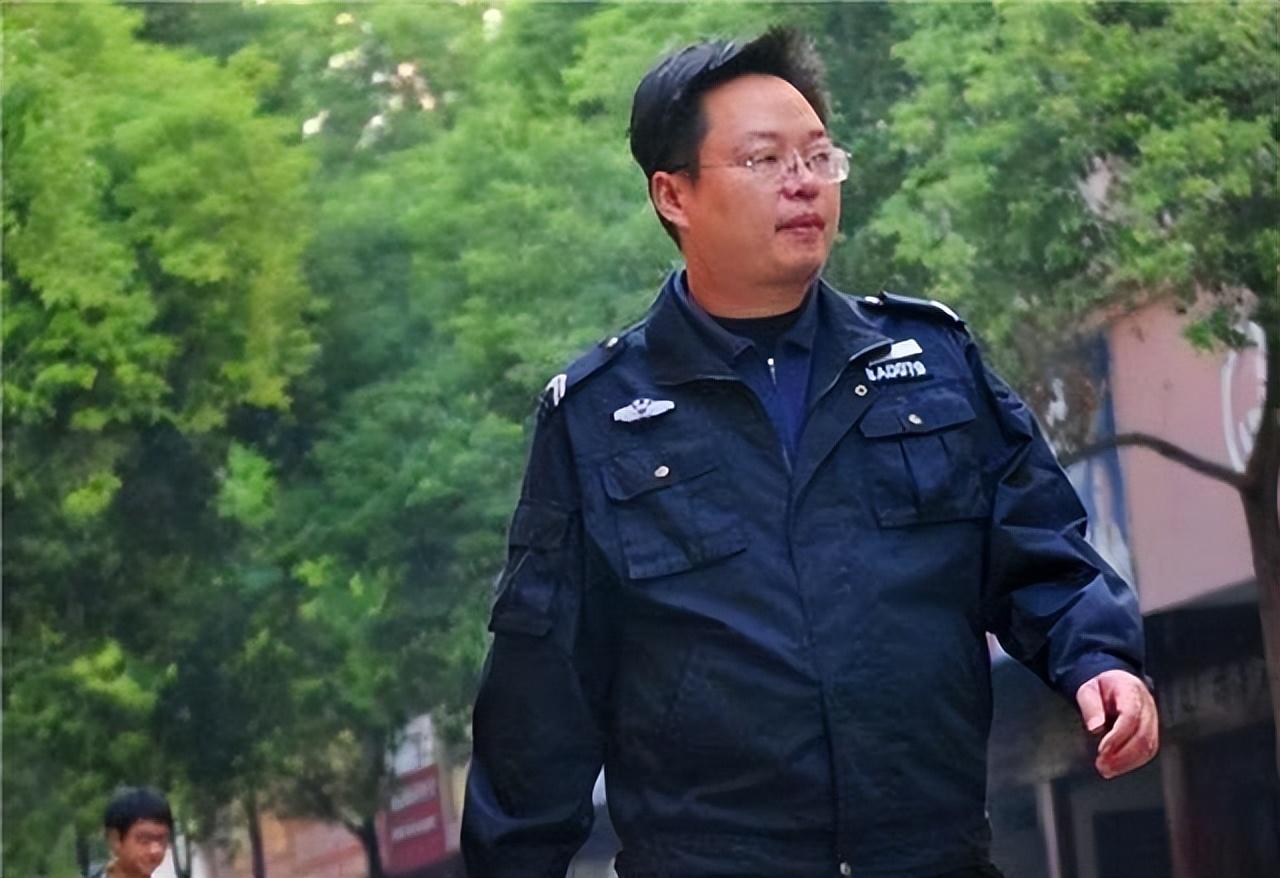 Ba Thanh Hoa が家事をする必要がなかったことを学び、しぶしぶ物件の販売を行い、 Ba Thanh Hoa が家事をする必要がなかったことを学び、しぶしぶ物件の販売を行い、