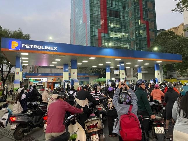 Lý do Hà Nội khát xăng, các chi phí tăng bất thường trong giá - Ảnh 1.