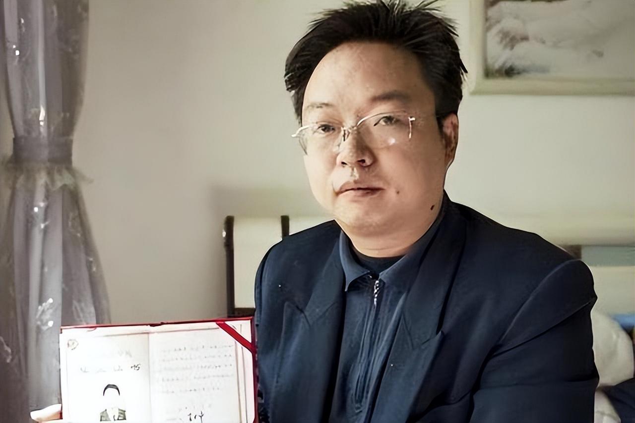 Ba Thanh Hoa が家事をする必要がなかったことを学び、しぶしぶ物件の販売を行い、 Ba Thanh Hoa が家事をする必要がなかったことを学び、しぶしぶ物件の販売を行い、