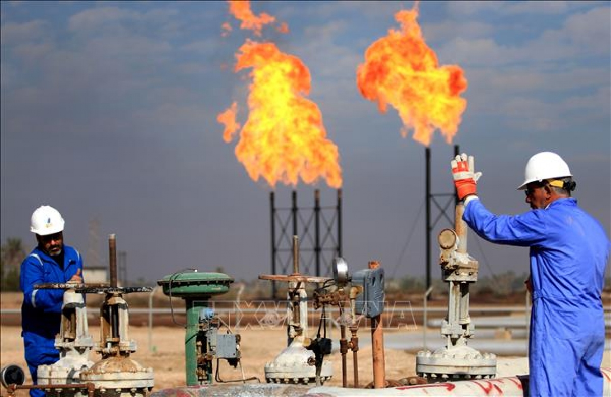 OPEC+ khả năng sẽ cắt giảm sản lượng dầu lớn nhất kể từ năm 2020 - Ảnh 1.
