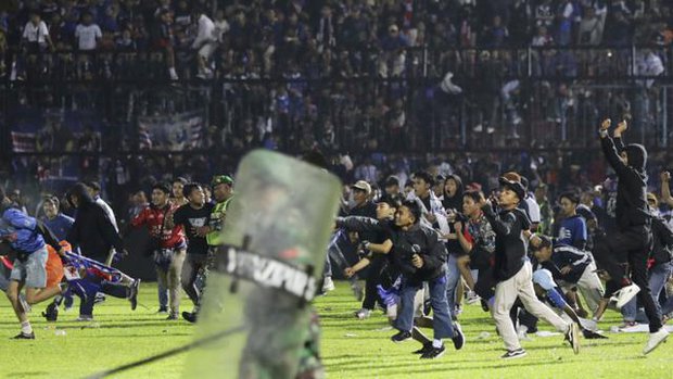 Bạo loạn bóng đá Indonesia: 33 trẻ em thiệt mạng, đền bù gần 80 triệu VND mỗi nạn nhân - Ảnh 1.