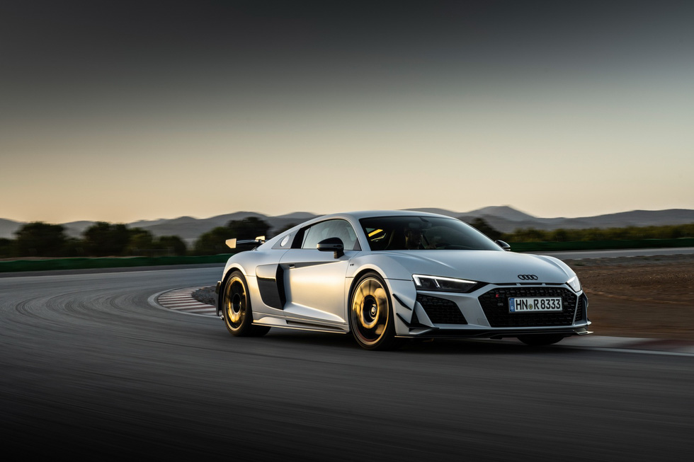 Audi R8 khai tử bằng cách... ra mắt bản cầu sau mạnh nhất lịch sử của Audi - Ảnh 1. Audi R8 khai tử bằng cách... ra mắt bản cầu sau mạnh nhất lịch sử của Audi - Ảnh 1.