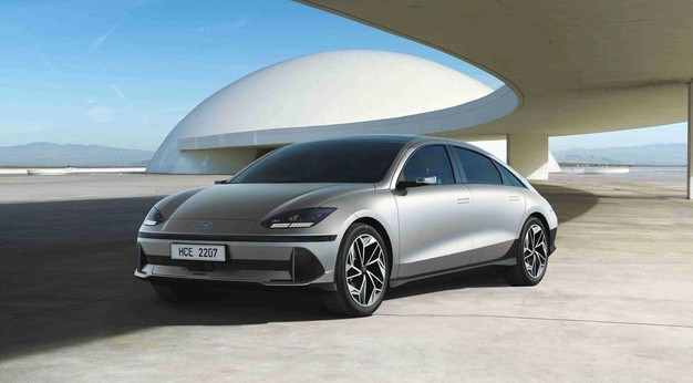 Sedan đẹp như Porsche, tiết kiệm năng lượng bậc nhất thị trường của Hyundai sắp đến tay người dùng - Ảnh 2.
