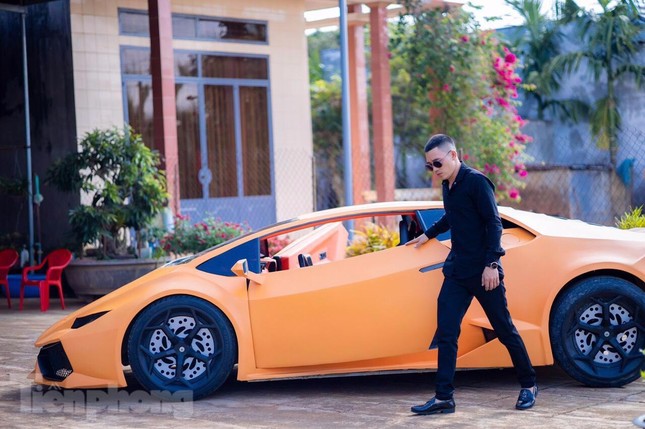 Nhóm thanh niên biến hình xế cổ thành siêu xe Lamborghini - Ảnh 7.