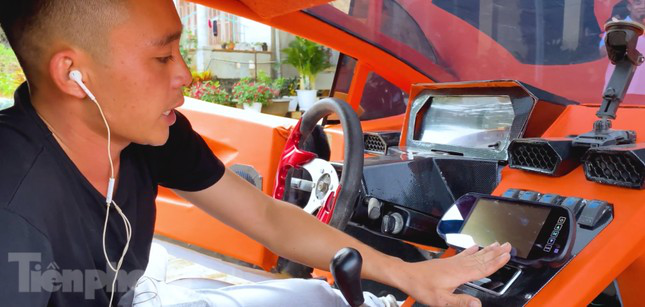 Nhóm thanh niên biến hình xế cổ thành siêu xe Lamborghini - Ảnh 5.