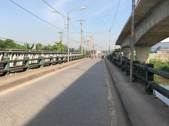 Đắp chiếu 3 năm, cầu Tăng Long đội vốn hơn 238 tỷ đồng - Ảnh 1. Đắp chiếu 3 năm, cầu Tăng Long đội vốn hơn 238 tỷ đồng - Ảnh 1.