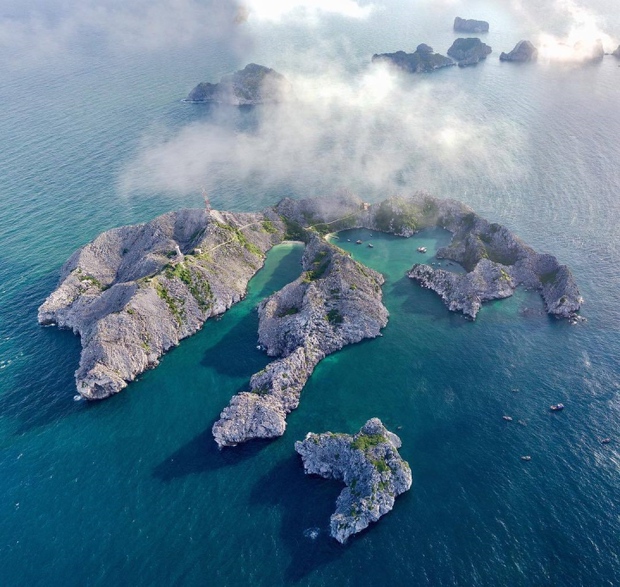  Ngắm ngọn hải đăng cổ bậc nhất Việt Nam nằm trên đảo hoang sơ, hiểm trở - Ảnh 1.