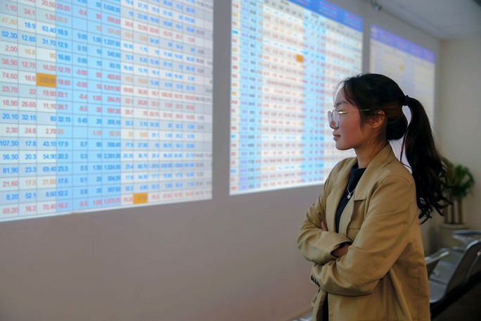 Chứng khoán lại giảm sâu vì tin đồn thiếu căn cứ - Ảnh 1. Chứng khoán lại giảm sâu vì tin đồn thiếu căn cứ - Ảnh 1.