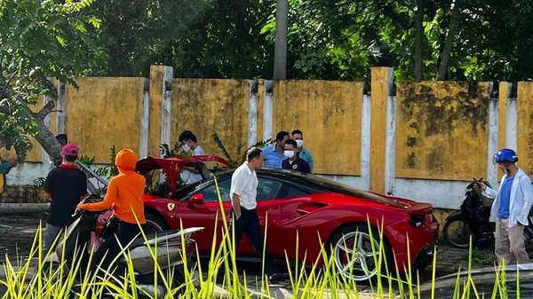 Chủ xe Bentley đòi số tiền bồi thường 0 đồng sau va chạm và bài học về cách hành xử của người giàu: Tử tế không phải dại dột, mà là bản lĩnh! - Ảnh 1. Chủ xe Bentley đòi số tiền bồi thường 0 đồng sau va chạm và bài học về cách hành xử của người giàu: Tử tế không phải dại dột, mà là bản lĩnh! - Ảnh 1.