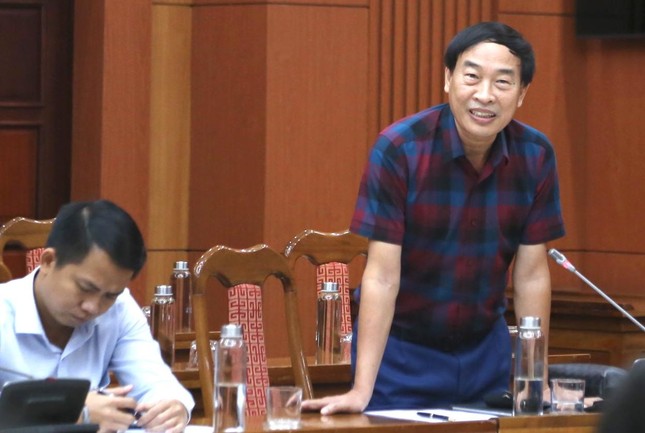 Đoàn liên ngành đi kiểm tra, loạt xe doanh nghiệp ‘rồng rắn’ bám đuôi - Ảnh 1.