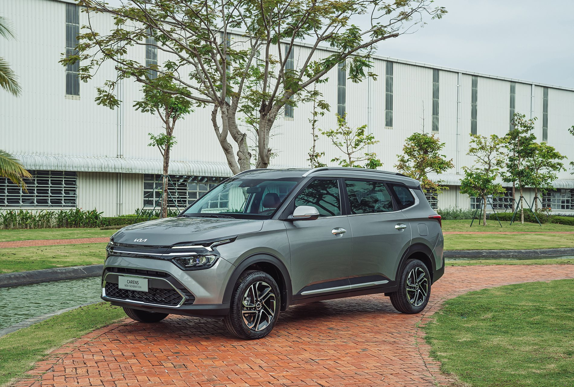 Thêm Kia Carens mở bán với giá 619-859 triệu, phân khúc này bỗng trở nên sôi động nhất tại thị trường Việt Nam - Ảnh 1.