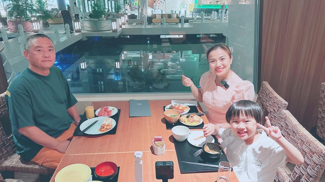 Quỳnh Trần JP khiến dân mạng ngưỡng mộ khi tậu siêu xe, ai cũng trầm trồ về câu chuyện “đổi đời” nhờ YouTube - Ảnh 2. Quỳnh Trần JP khiến dân mạng ngưỡng mộ khi tậu siêu xe, ai cũng trầm trồ về câu chuyện “đổi đời” nhờ YouTube - Ảnh 2.