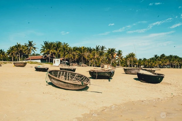 The beaches in Quang Nam attract a large number of tourists, with 2 places on the list of Asia's top beaches - Photo 19.
