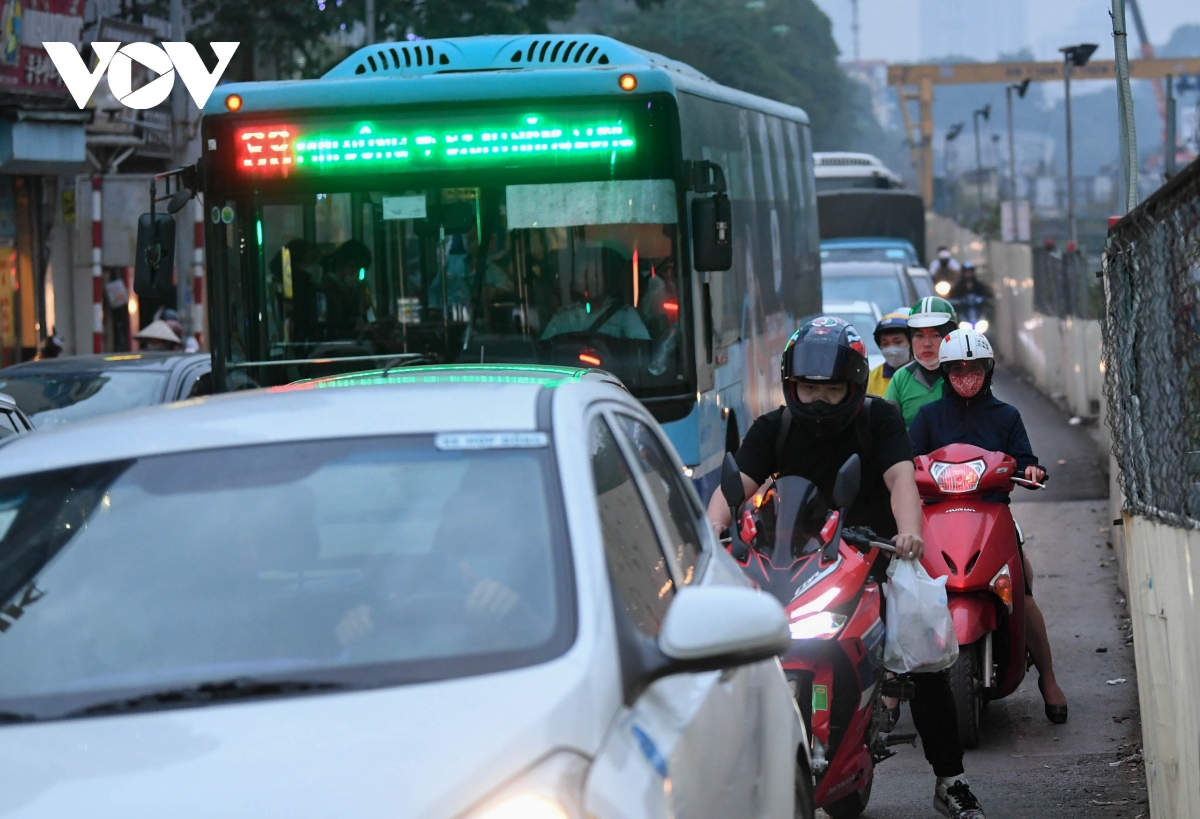 Nhiều lô cốt của dự án đường sắt Nhổn - ga Hà Nội đắp chiếu - Ảnh 3.