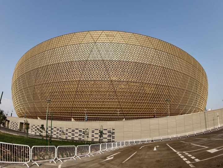 Cận cảnh sân vận động dát vàng sắp tổ chức World Cup 2022 - Ảnh 1. Cận cảnh sân vận động dát vàng sắp tổ chức World Cup 2022 - Ảnh 1.