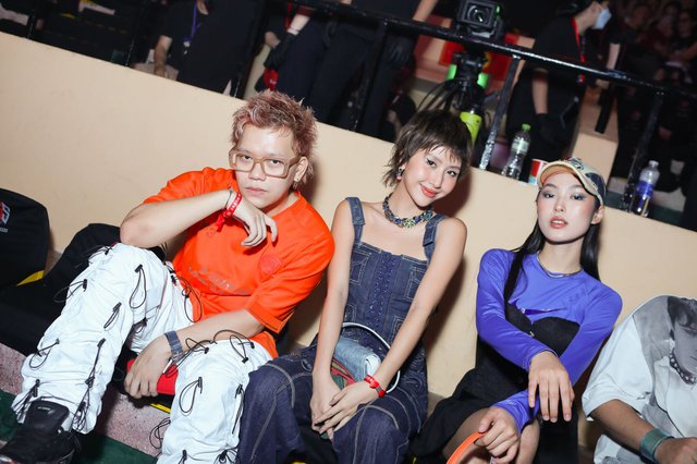 KOSMIK Live Concert: Binz tỏ tình cùng Châu Bùi, 11 nghệ sĩ SpaceSpeakers khép lại đêm diễn vô cùng hoành tráng - Ảnh 23.