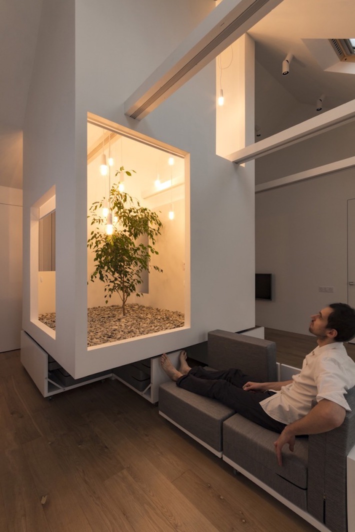 Ngôi nhà chỉ 48m² nhưng có khoảng xanh cực bắt mắt với phòng khách treo lơ lửng - Ảnh 5. Ngôi nhà chỉ 48m² nhưng có khoảng xanh cực bắt mắt với phòng khách treo lơ lửng - Ảnh 5.
