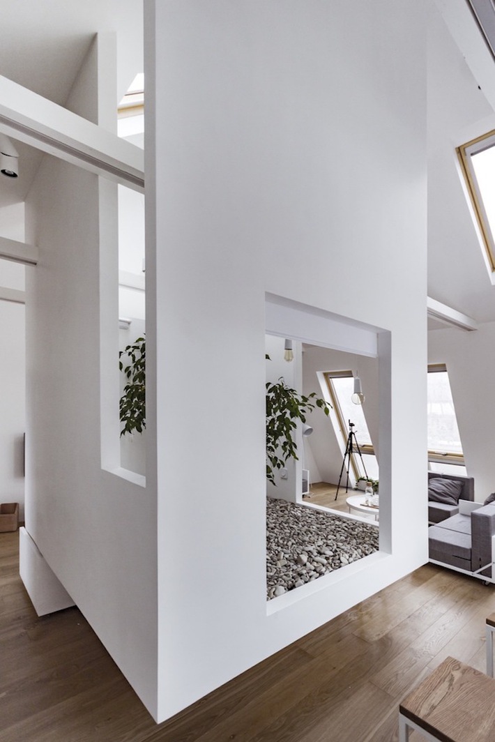 Ngôi nhà chỉ 48m² nhưng có khoảng xanh cực bắt mắt với phòng khách treo lơ lửng - Ảnh 2. Ngôi nhà chỉ 48m² nhưng có khoảng xanh cực bắt mắt với phòng khách treo lơ lửng - Ảnh 2.