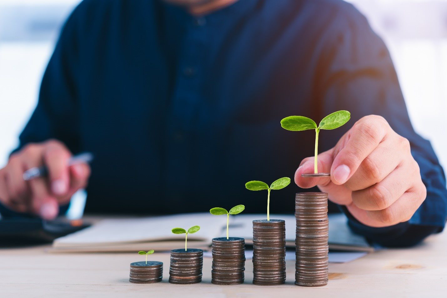 Mua cà phê mỗi ngày có thể ngăn chúng ta giàu? Tưởng đơn giản nhưng là bài học đắt giá về tiền từ các triệu phú tự thân - Ảnh 4. Mua cà phê mỗi ngày có thể ngăn chúng ta giàu? Tưởng đơn giản nhưng là bài học đắt giá về tiền từ các triệu phú tự thân - Ảnh 4.