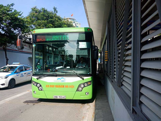 Hà Nội đánh giá buýt nhanh BRT giảm ùn tắc, thúc đẩy phát triển - Ảnh 1. Hà Nội đánh giá buýt nhanh BRT giảm ùn tắc, thúc đẩy phát triển - Ảnh 1.