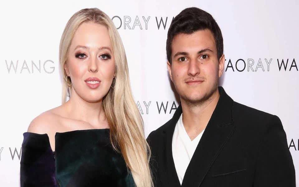 Có gì đặc biệt trong đám cưới con gái tỷ phú Donald Trump với chú rể tỷ phú Nigieria: Nhẫn cưới kim cương triệu đô, sự xuất hiện của em trai cùng cha khác mẹ gây chú ý - Ảnh 9.