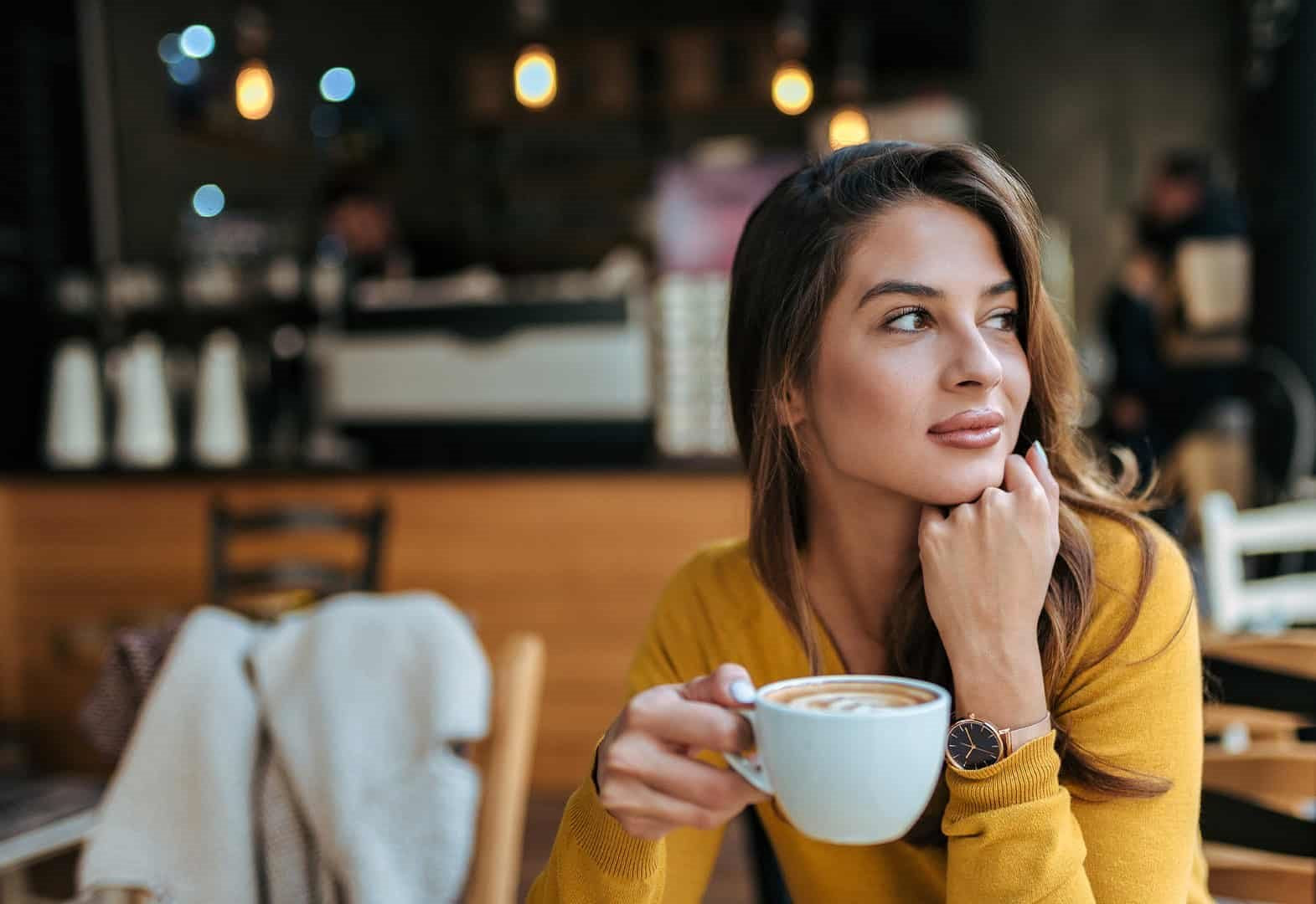 Mua cà phê mỗi ngày có thể ngăn chúng ta giàu? Tưởng đơn giản nhưng là bài học đắt giá về tiền từ các triệu phú tự thân - Ảnh 2. Mua cà phê mỗi ngày có thể ngăn chúng ta giàu? Tưởng đơn giản nhưng là bài học đắt giá về tiền từ các triệu phú tự thân - Ảnh 2.