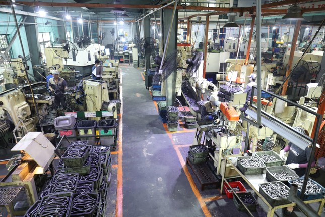 Gặp đủ rào cản, doanh nghiệp gặp thế khó - Ảnh 1.