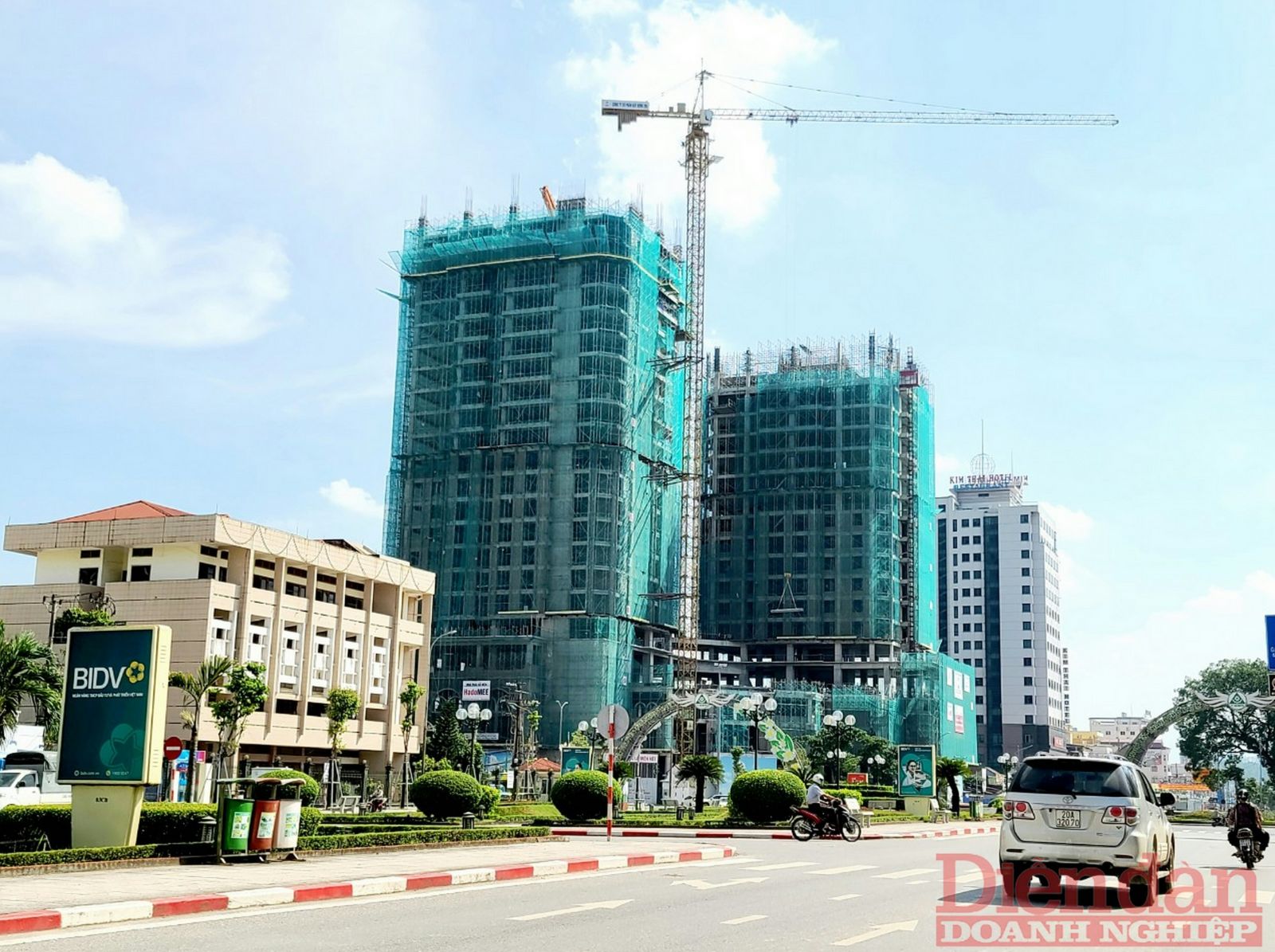 Bất động sản nguy cơ đóng băng, doanh nghiệp vượt sóng cách nào? - Ảnh 2. Bất động sản nguy cơ đóng băng, doanh nghiệp vượt sóng cách nào? - Ảnh 2.