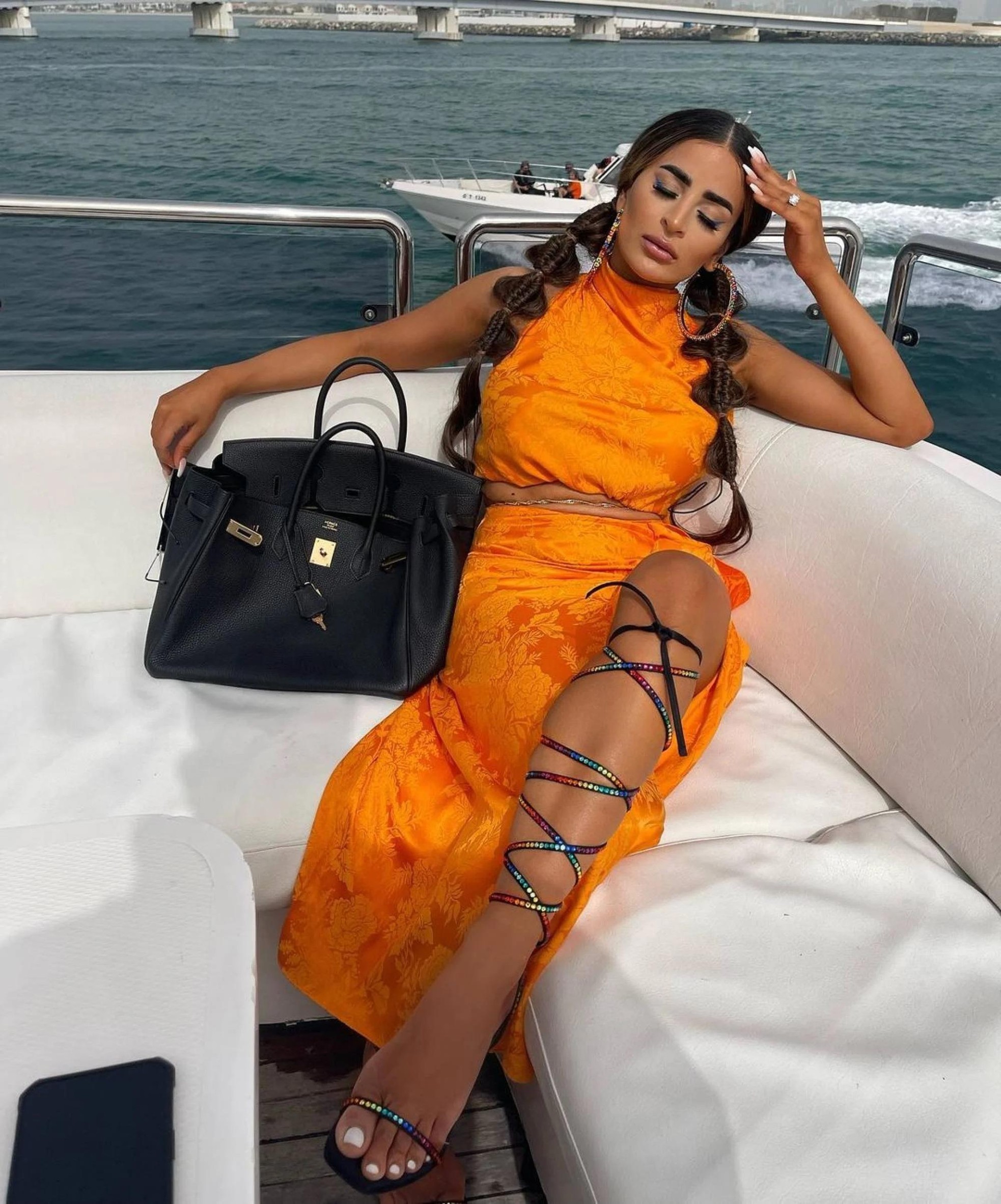 Cuộc sống tràn ngập kim cương, đồ hiệu của giới siêu giàu Dubai - Ảnh 7.