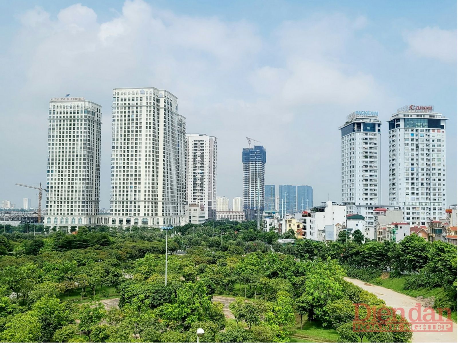 Bất động sản nguy cơ đóng băng, doanh nghiệp vượt sóng cách nào? - Ảnh 1. Bất động sản nguy cơ đóng băng, doanh nghiệp vượt sóng cách nào? - Ảnh 1.