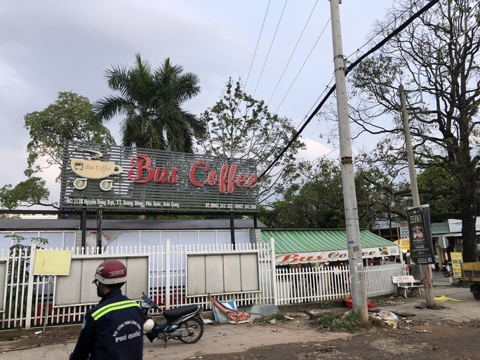 NÓNG: Đang cưỡng chế bến xe buýt công khai bao chiếm đất công ở Phú Quốc - Ảnh 8. NÓNG: Đang cưỡng chế bến xe buýt công khai bao chiếm đất công ở Phú Quốc - Ảnh 8.