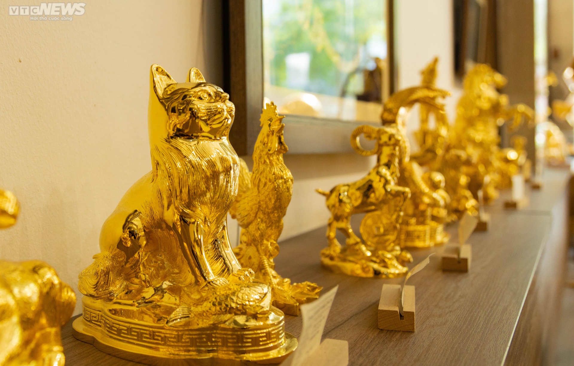 Mèo dát vàng 24k hút khách trước Tết Quý Mão 2023 - Ảnh 3.