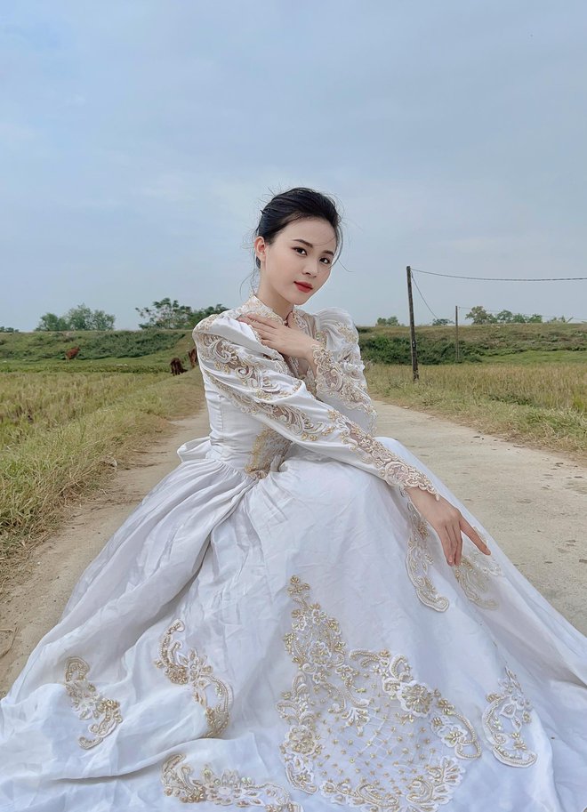 Cô gái mặc lại váy cưới của mẹ gây chú ý: “Kỉ niệm vô giá mẹ từng không cho mình đụng vào” - Ảnh 7.