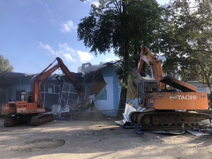 NÓNG: Đang cưỡng chế bến xe buýt công khai bao chiếm đất công ở Phú Quốc - Ảnh 3. NÓNG: Đang cưỡng chế bến xe buýt công khai bao chiếm đất công ở Phú Quốc - Ảnh 3.