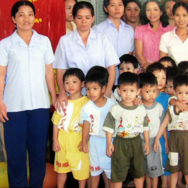Sau 16 năm, cậu bé gốc Việt được Angelina Jolie nhận làm con nuôi giờ ra sao? - Ảnh 2.