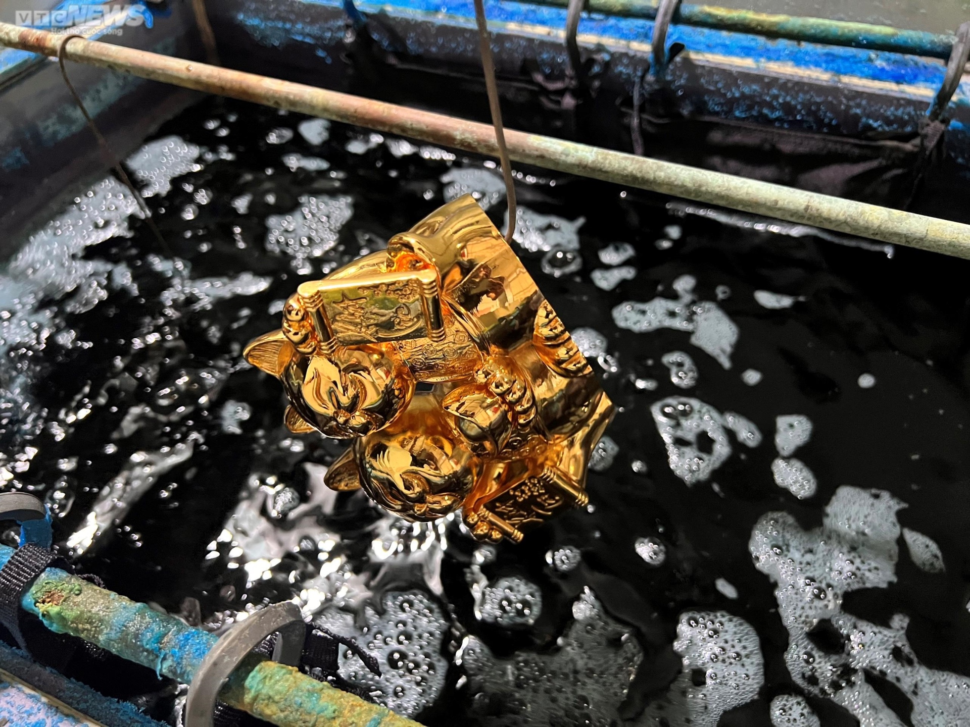 Mèo dát vàng 24k hút khách trước Tết Quý Mão 2023 - Ảnh 5.