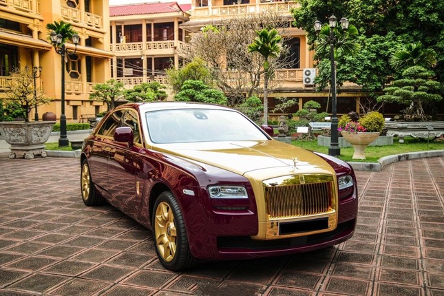 Triệu phú Ấn Độ mạ vàng RollsRoyce Phantom làm taxi  Báo Công an  Nhân dân điện tử