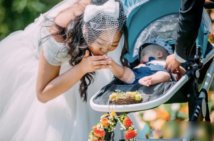 Đám cưới được trang trí bằng trái cây cực độc lạ và sự xuất hiện đặc biệt của nhân vật bất ngờ - Ảnh 11. Đám cưới được trang trí bằng trái cây cực độc lạ và sự xuất hiện đặc biệt của nhân vật bất ngờ - Ảnh 11.