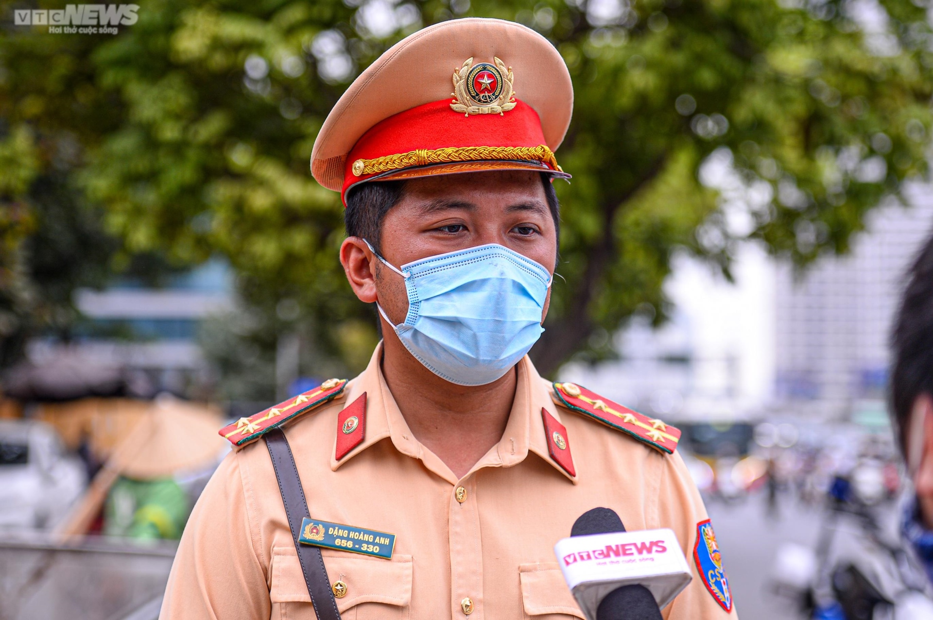 Bất chấp lệnh cấm, nhiều tài xế vẫn đi vào làn khẩn cấp đường Vành đai 3 Hà Nội - Ảnh 14.